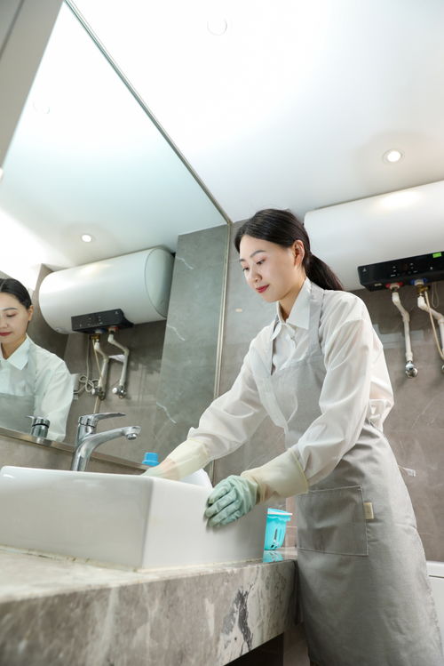 卫生间清洁整理保洁服务女性人物摄影图 摄影